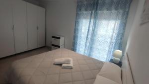 Кровать или кровати в номере Apartamentos Cala Azul La Móra