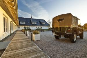 an old military truck parked next to a building at Kontorhaus Keitum in Keitum