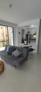 a living room with a couch and a table at Apartamento de verano cerca al parque del café in La Tebaida