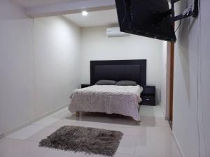 A bed or beds in a room at Privacidad y comodidad