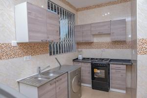 Η κουζίνα ή μικρή κουζίνα στο Tesano, Accra - NEW Entire 3 Bedroom Ensuite Flat