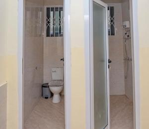 Ένα μπάνιο στο Tesano, Accra - NEW Entire 3 Bedroom Ensuite Flat