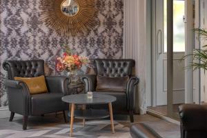 a living room with two chairs and a table at Best Western New Kent Hotel in Newcastle upon Tyne