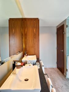 a bathroom with a large white tub and a sink at Fiesta Americana Ciudad de México Satelite in Mexico City