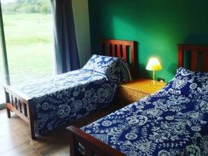 Postel nebo postele na pokoji v ubytování CABAÑAS EXCLUSIVAS LAS ROSAS - CORDOBA + 22 fotografií