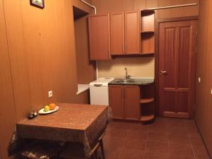A cozinha ou cozinha compacta de Apartment Mira 8