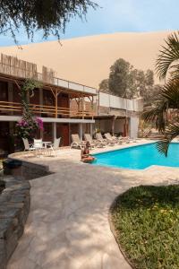 A piscina localizada em Hotel El Huacachinero ou nos arredores