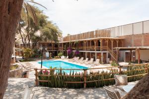 A piscina localizada em Hotel El Huacachinero ou nos arredores