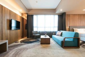 Televisyen dan/atau pusat hiburan di Home Hotel