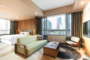 Ruang duduk di Home Hotel