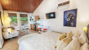 a bedroom with a bed and a living room at Rio Verde by Villa Alejandro in Boquete