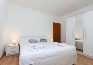 Ένα ή περισσότερα κρεβάτια σε δωμάτιο στο Apartments Zarko