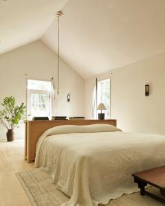 a bedroom with a large bed in a room at Inness in Accord