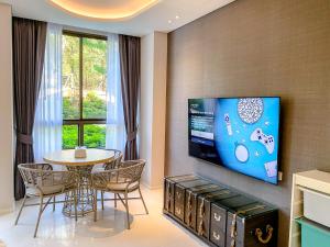 TV a/nebo společenská místnost v ubytování Veranda pool access 2BR family Huahin