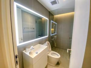 Koupelna v ubytování Veranda pool access 2BR family Huahin