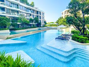 Bazén v ubytování Veranda pool access 2BR family Huahin nebo v jeho okolí