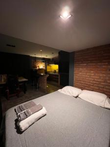 Una cama o camas en una habitación de Monoambiente El Pinar Parque y Pileta Privada