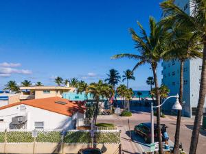 a view of a resort with palm trees and the ocean at Tropic Isle Hotel & Apartment in Hollywood
