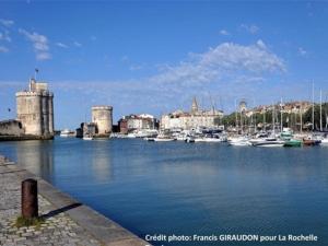 ラ・ロシェルにあるAppartement La Rochelle, 1 pièce, 4 personnes - FR-1-246-164の港の船団