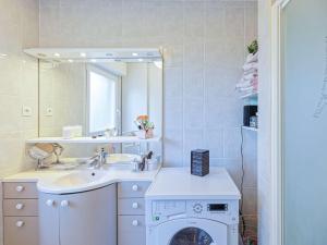 a bathroom with a sink and a washing machine at Appartement Bayonne, 2 pièces, 2 personnes - FR-1-3-538 in Bayonne