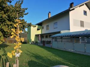a view of the house and the yard at Haus Steinfeld in Kirchberg an der Raab