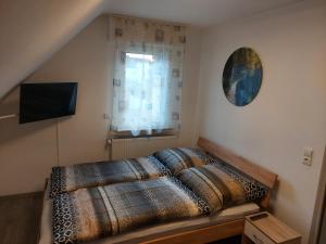 a bedroom with a bed and a window at Apartment Popp in Erzhausen