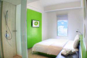 Katil atau katil-katil dalam bilik di POP! Hotel Solo