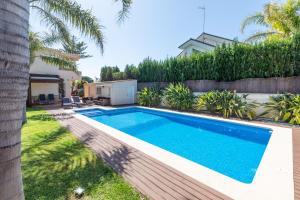 Bazén v ubytovaní Casa junto al mar con jardín alebo v jeho blízkosti