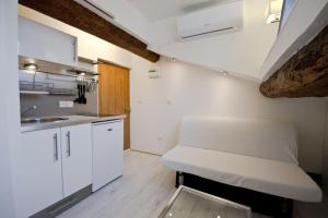 Kuchyň nebo kuchyňský kout v ubytování Mini Studio - Le Chabaud - Cannes centre