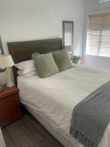 Una cama o camas en una habitación de Phantom view