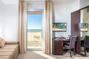 TV a/nebo společenská místnost v ubytování Hotel Excelsior