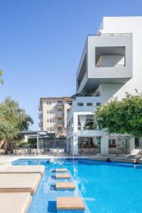 Bazén v ubytování Atrium Ambiance Hotel nebo v jeho okolí