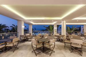 Reštaurácia alebo iné gastronomické zariadenie v ubytovaní Porto Bello Beach Hotel