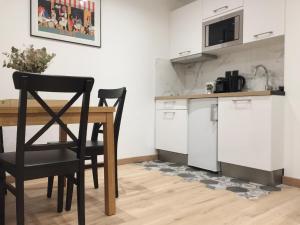 Kuchyňa alebo kuchynka v ubytovaní Appartement Familial Au Coeur du Marais