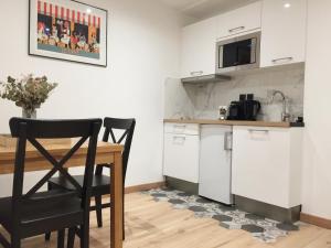 Kuchyňa alebo kuchynka v ubytovaní Appartement Familial Au Coeur du Marais