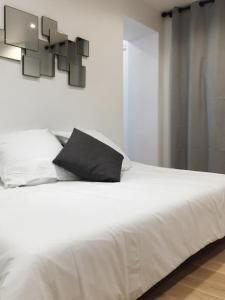 Posteľ alebo postele v izbe v ubytovaní Appartement Familial Au Coeur du Marais