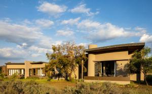 a house in the middle of a field at Sofala Lodge in Mokopane