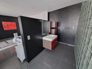 Koupelna v ubytování Sérénité - Espace Détente Ensival + 10 fotografií