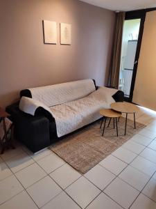 ein Schlafzimmer mit einem Bett und zwei Tischen in der Unterkunft Your Stay in Kelmis - La Calamine- Cosy apartment in the Ardennes -Three-country point in Kelmis
