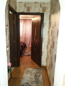 a hallway with a door leading into a room at Alin Apartament in Iaşi