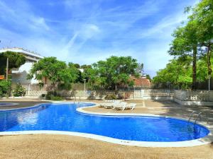 a large swimming pool with blue water in a yard at Arquus Park in Salou
