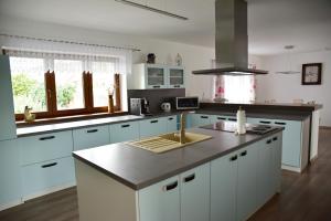 Una cocina o cocineta en Apartmán Lukov