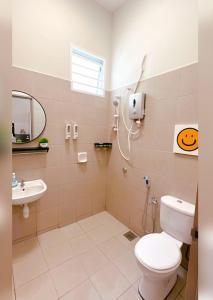 a bathroom with a toilet and a sink at M Cozy Homestay in Kampong Jelutong