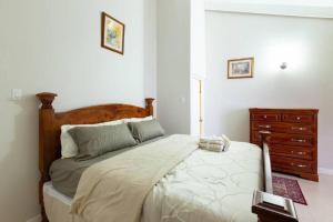 a bedroom with a large bed and a dresser at Loft - Sleeps 4 - Parking - Balcony in Kingston