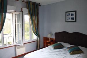 A bed or beds in a room at Le Clos De Mutigny