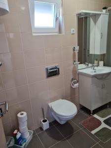 A bathroom at Apartmani GIMI Shine
