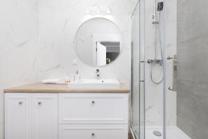 Kúpeľňa v ubytovaní Gdynia Plac Unii Śródmieście Apartment by Noclegi Renters
