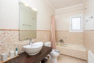 A bathroom at Villa Magda