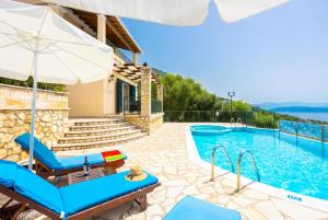 The swimming pool at or close to Villa Magda