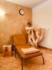 A seating area at Apart Berghof Steinbock